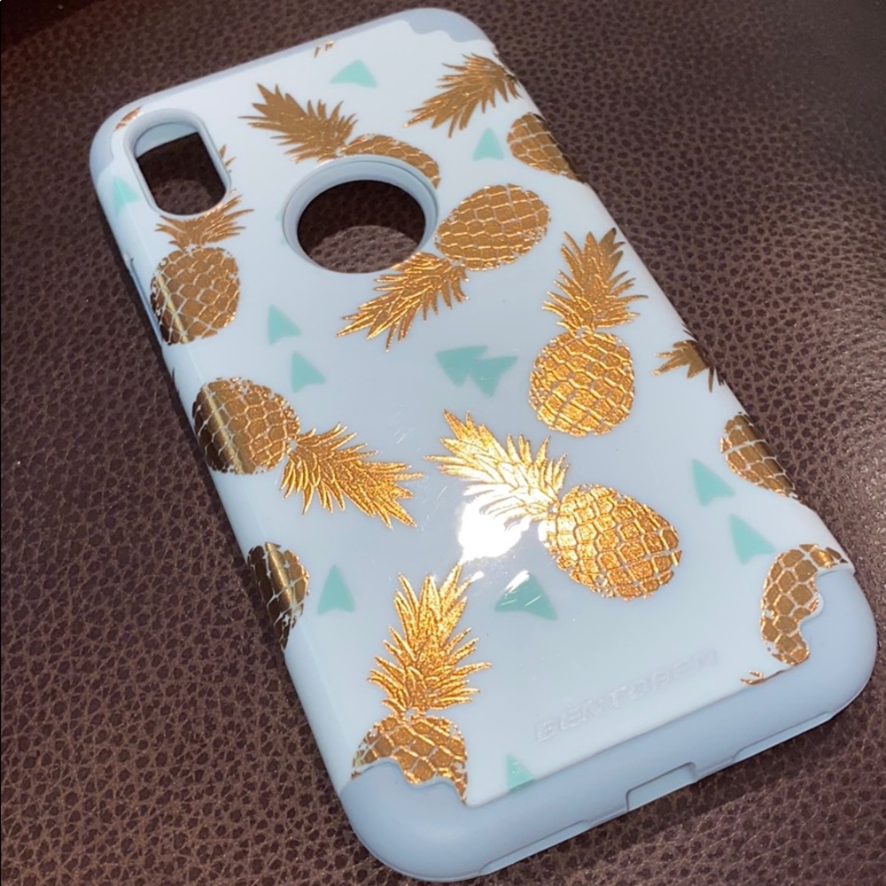 IPhone X case with Gold pineapples 🍍